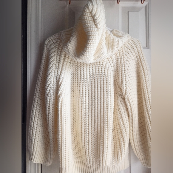 White Crochet Longsleeve Hoodie - Picture 3 of 3